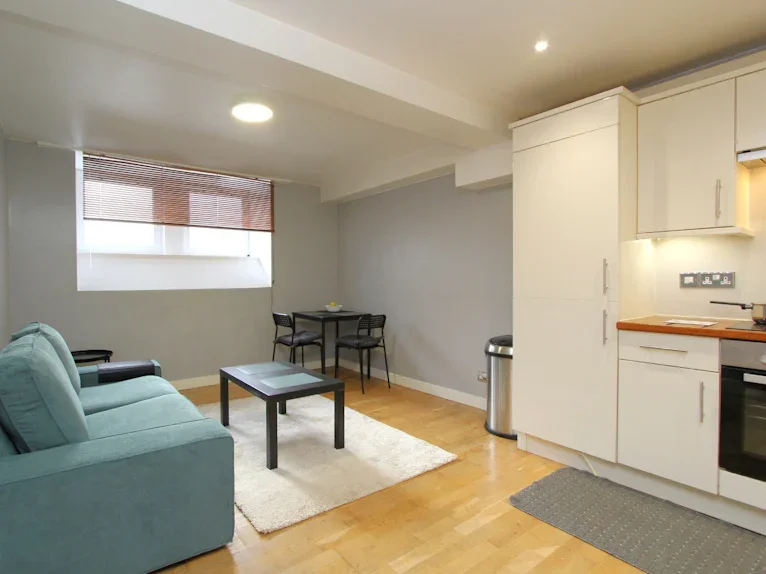 Flat Drummond Street in City of Edinburgh