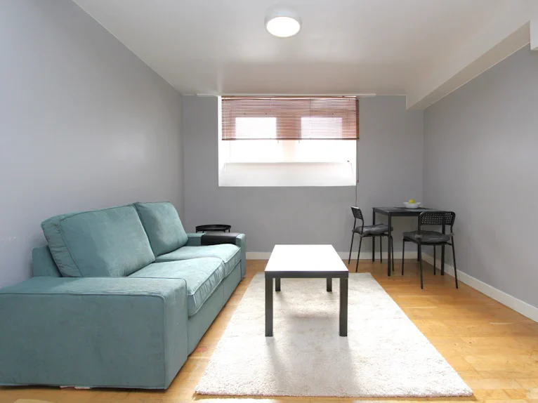 Flat Drummond Street in City of Edinburgh