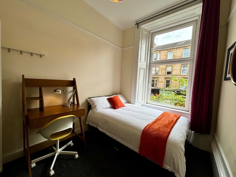 Room Alfred Terrace in Glasgow