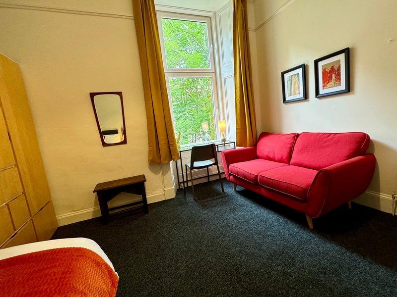 Room Alfred Terrace in Glasgow