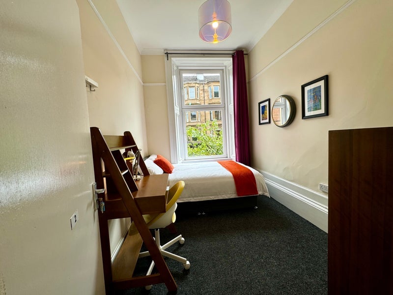 Room Alfred Terrace in Glasgow