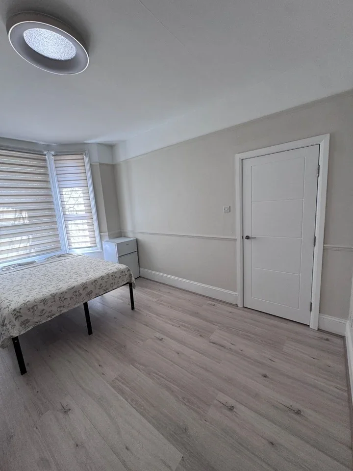 Room Moffat Road in Greater London
