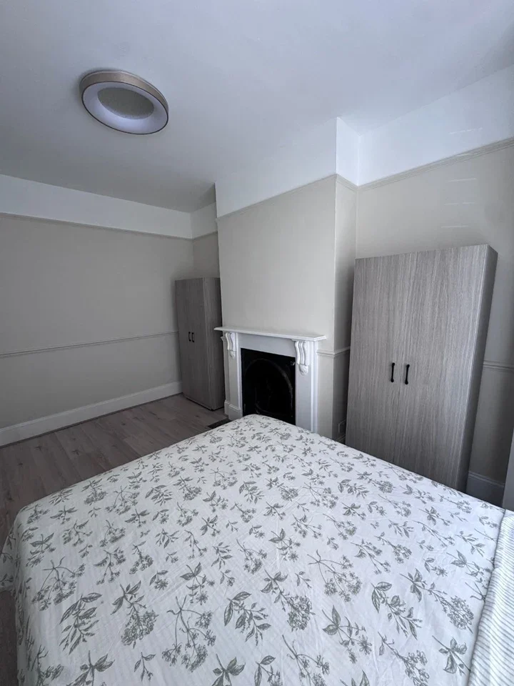 Room Moffat Road in Greater London