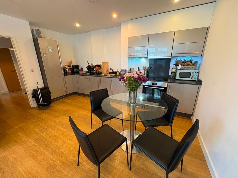 Room Salton Square in Greater London