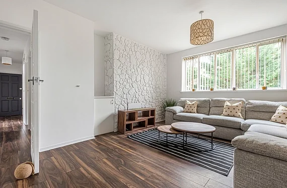 Flat Hannington Road in Greater London