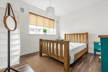 Flat Hannington Road in Greater London