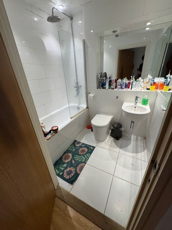 Room Printers Road in Greater London