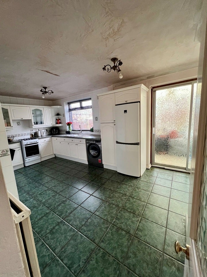 House Camborne Avenue in Greater London