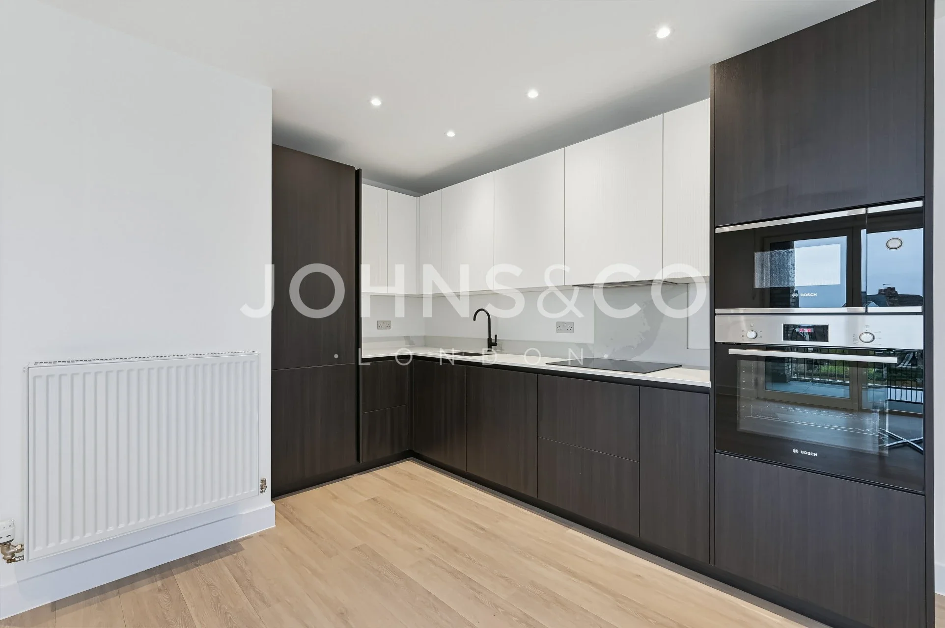 Flat Victoria Road in Greater London