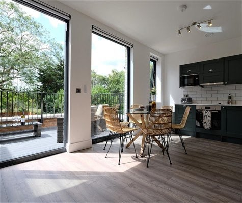 Flat Rosemont Road in Greater London