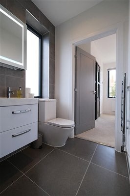 Flat Rosemont Road in Greater London