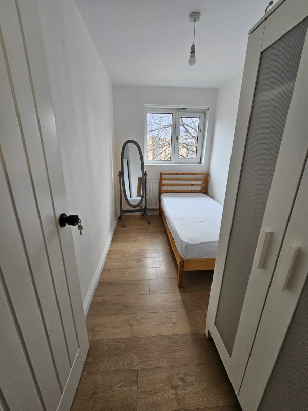 Room Windmill Lane in Greater London