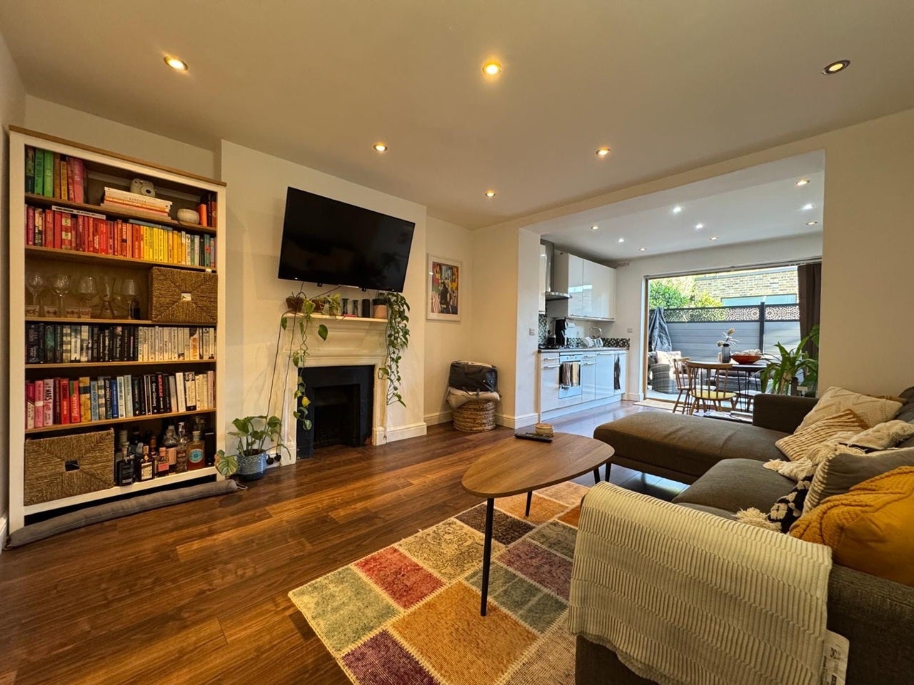 Flat Englefield Road in Greater London