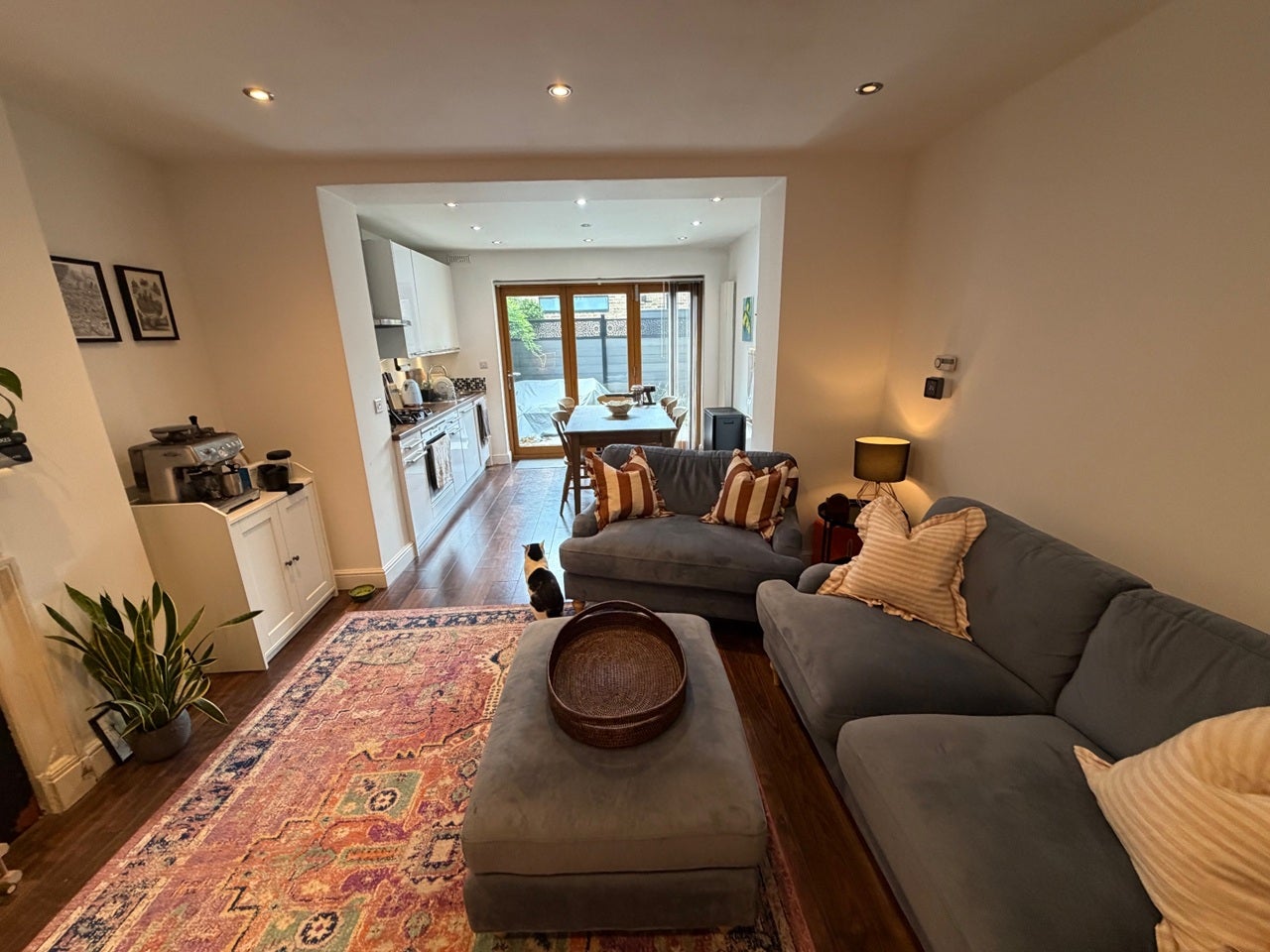 Flat Englefield Road in Greater London