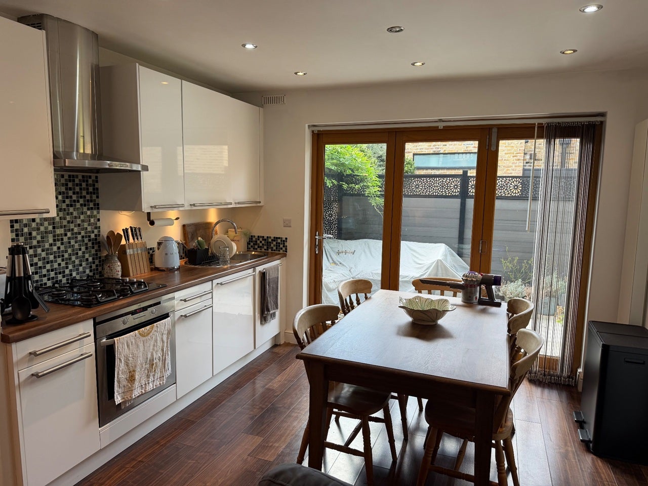 Flat Englefield Road in Greater London