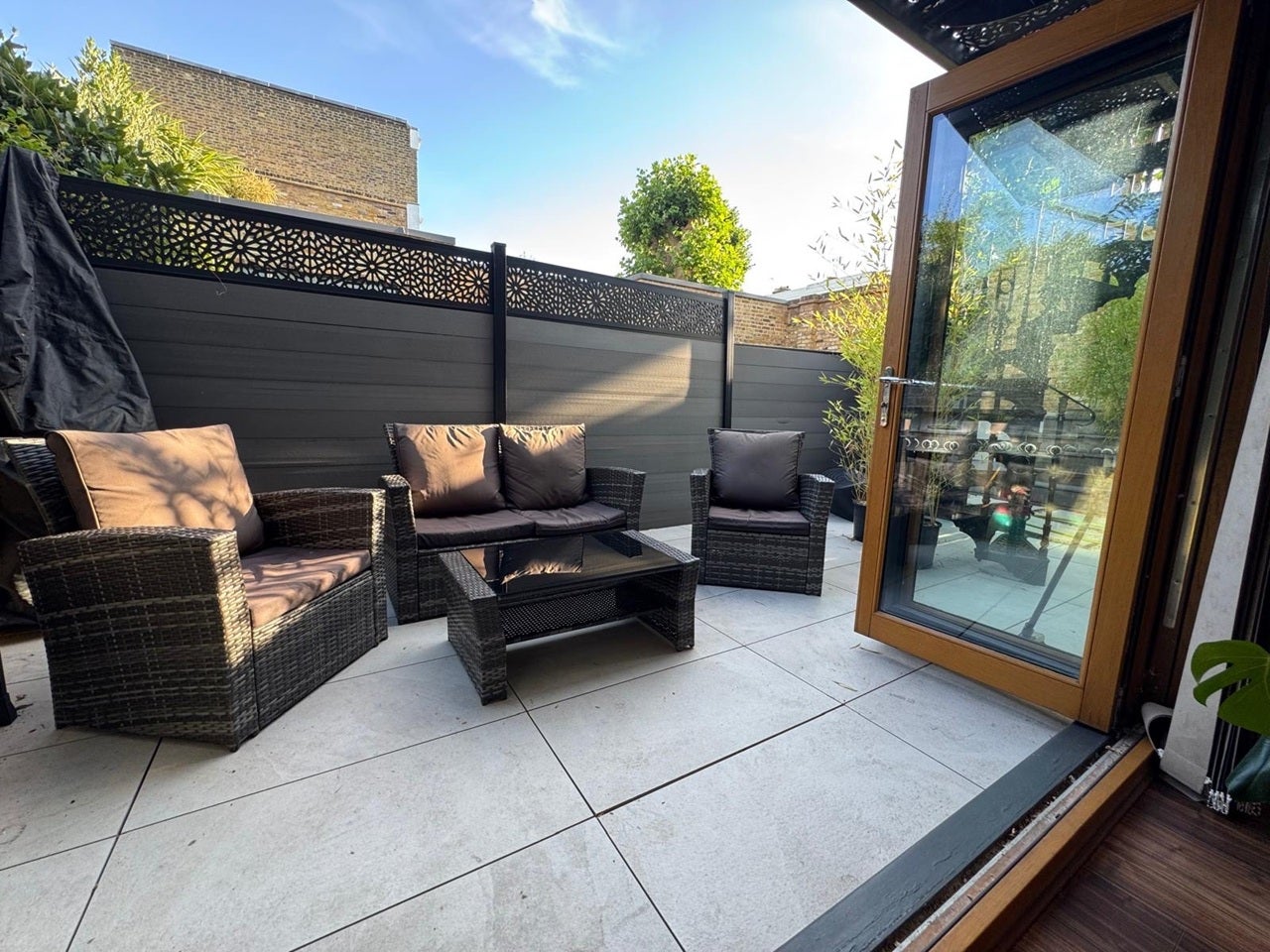 Flat Englefield Road in Greater London