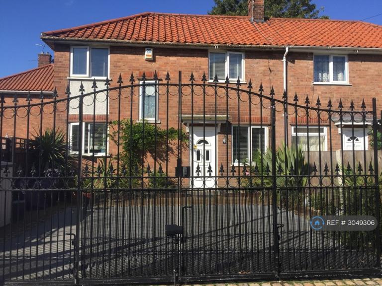 House Shorncliffe Close in Norwich