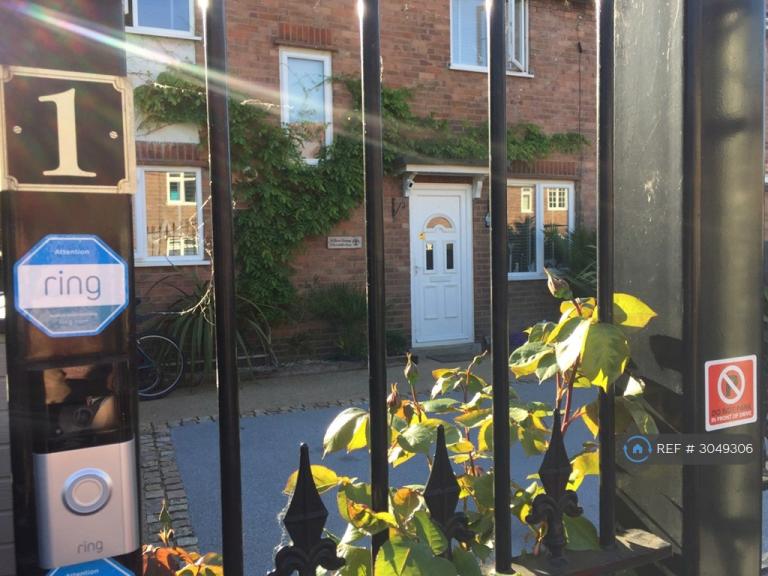 House Shorncliffe Close in Norwich