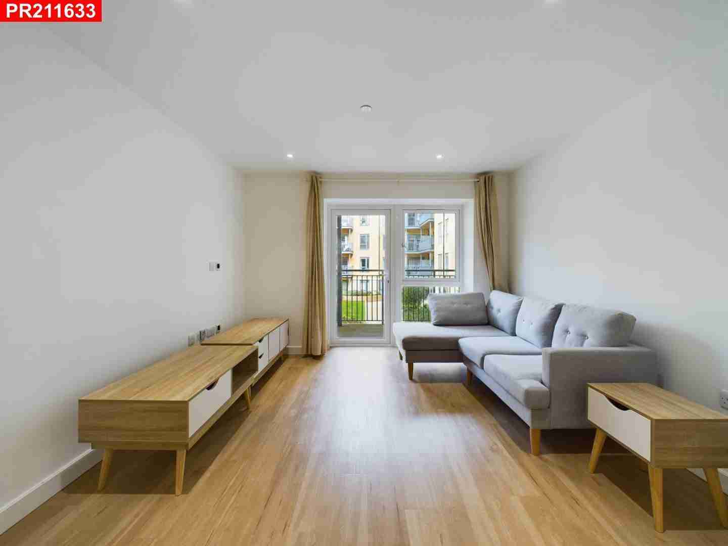 Flat Caversham Road in Greater London