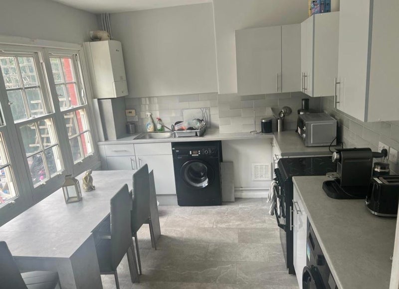 Room Erconwald Street in Greater London