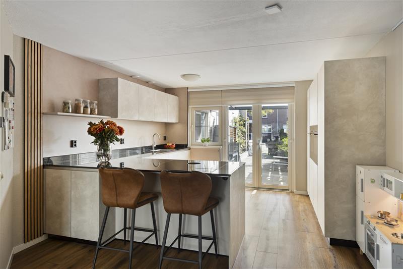 Tussenwoning te koop: Stellingmolenstraat 43B, Almere