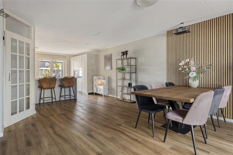 Tussenwoning te koop: Stellingmolenstraat 43B, Almere