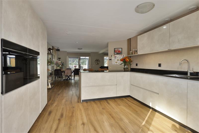 Tussenwoning te koop: Stellingmolenstraat 43B, Almere