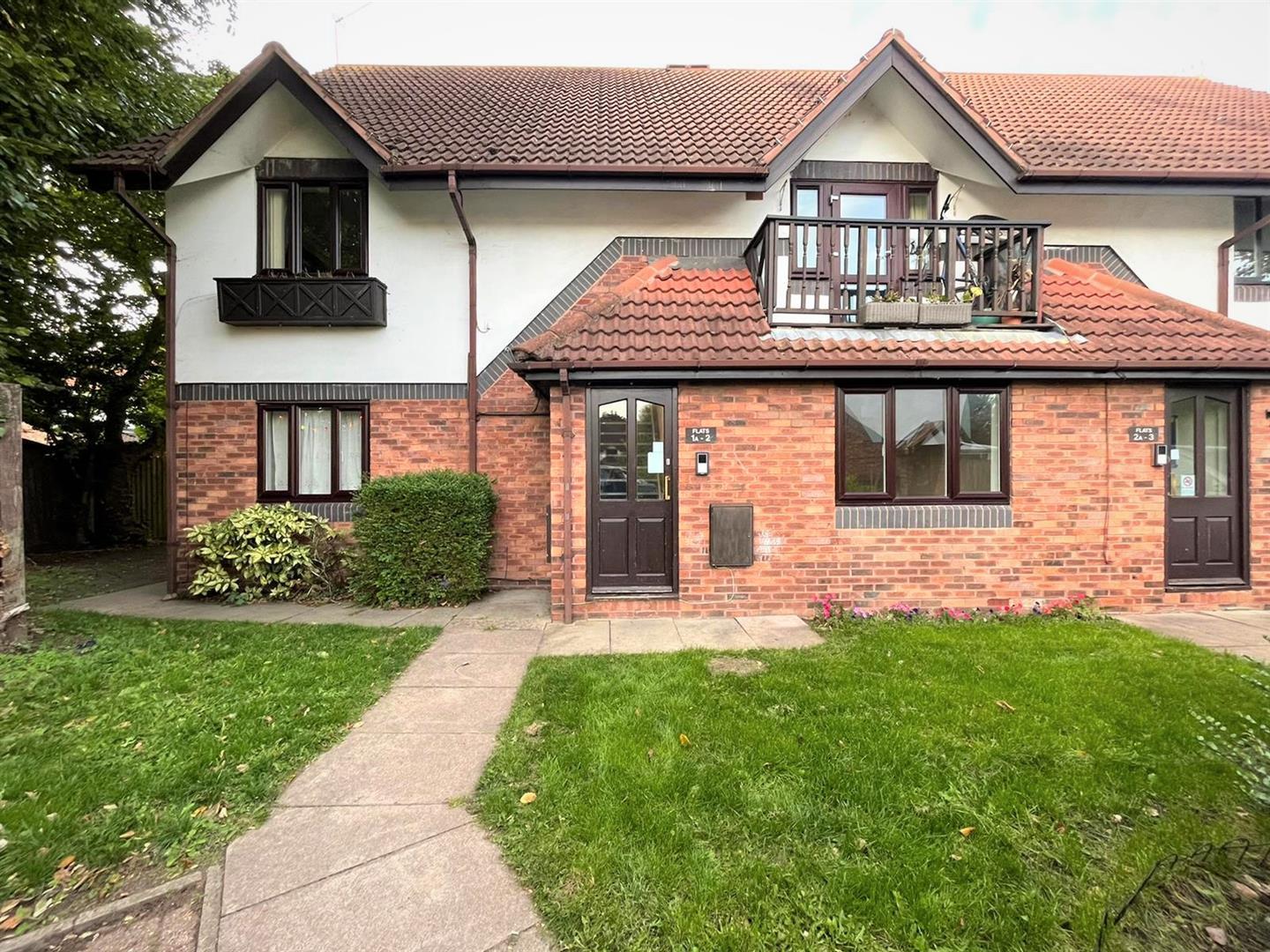 Flat Osprey Close in Greater London