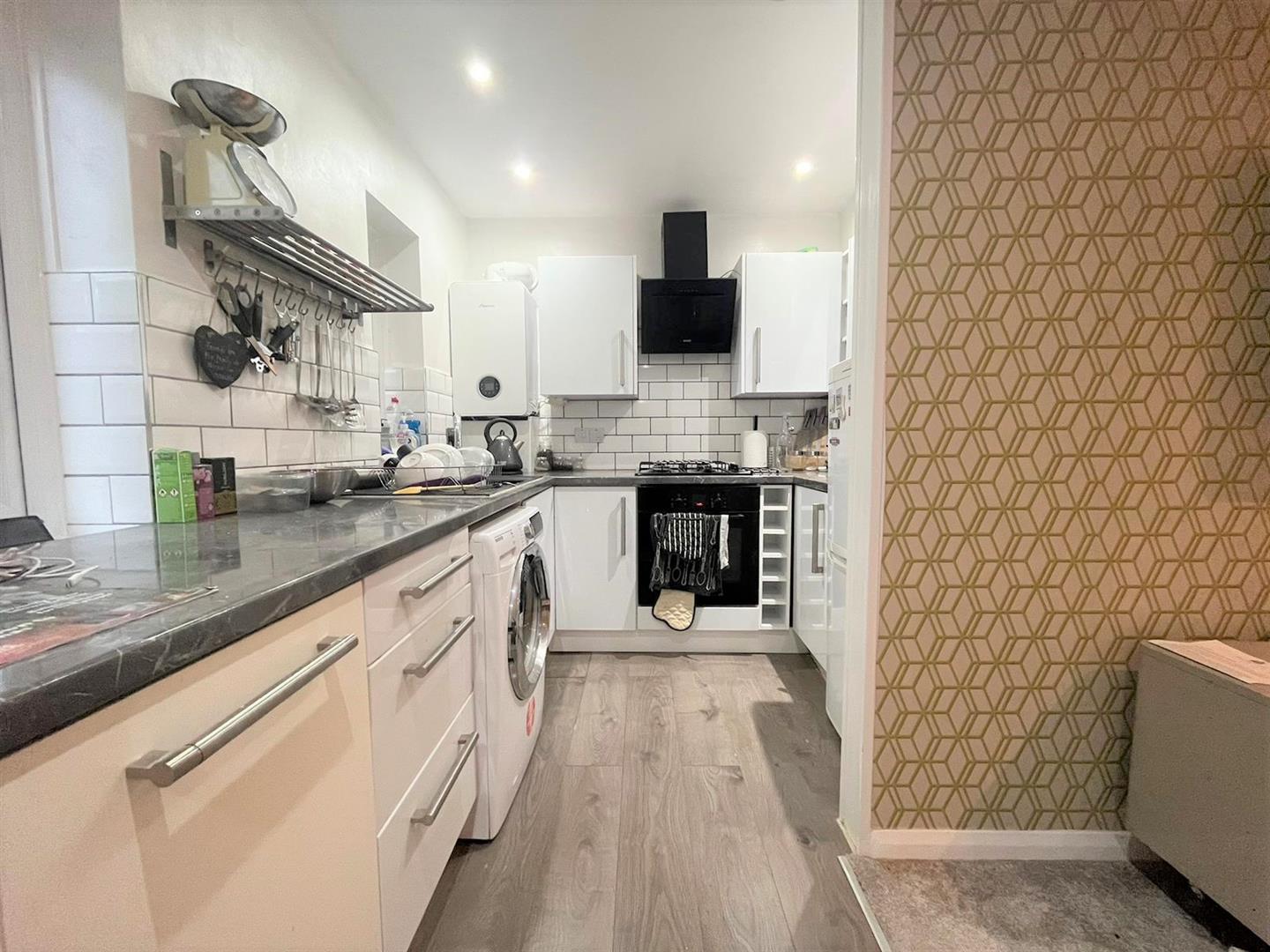 Flat Osprey Close in Greater London