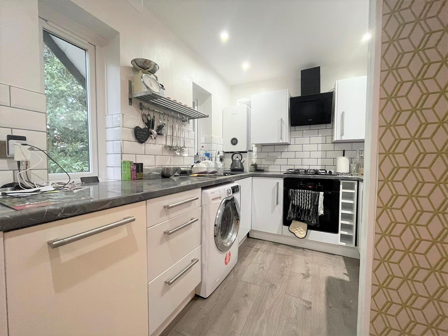 Flat Osprey Close in Greater London