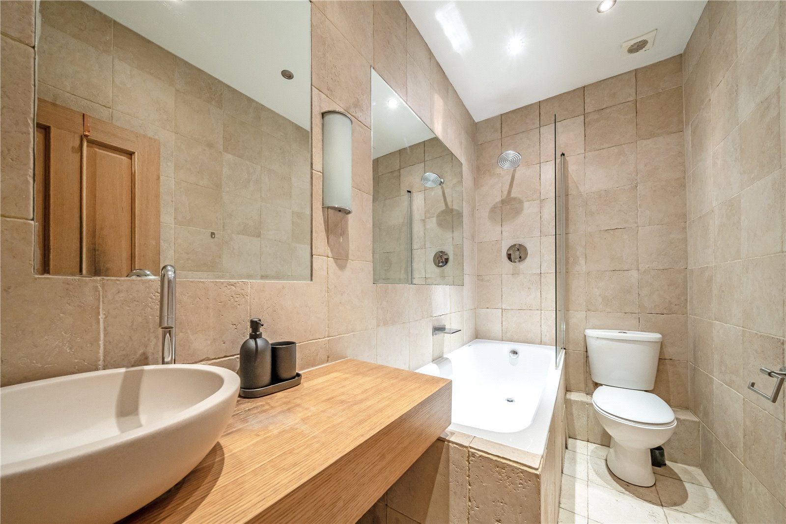 Flat Blagrove Road in Greater London