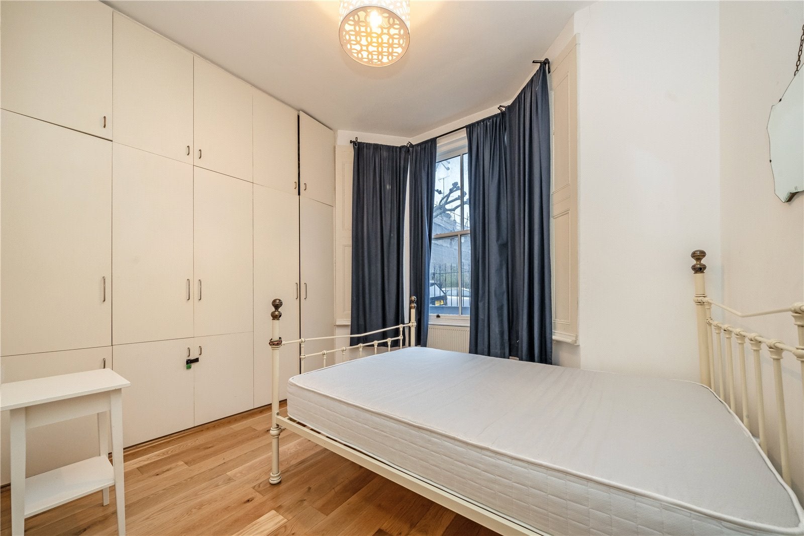 Flat Blagrove Road in Greater London