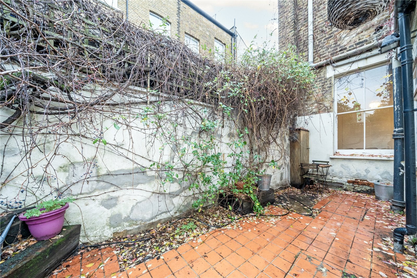 Flat Blagrove Road in Greater London