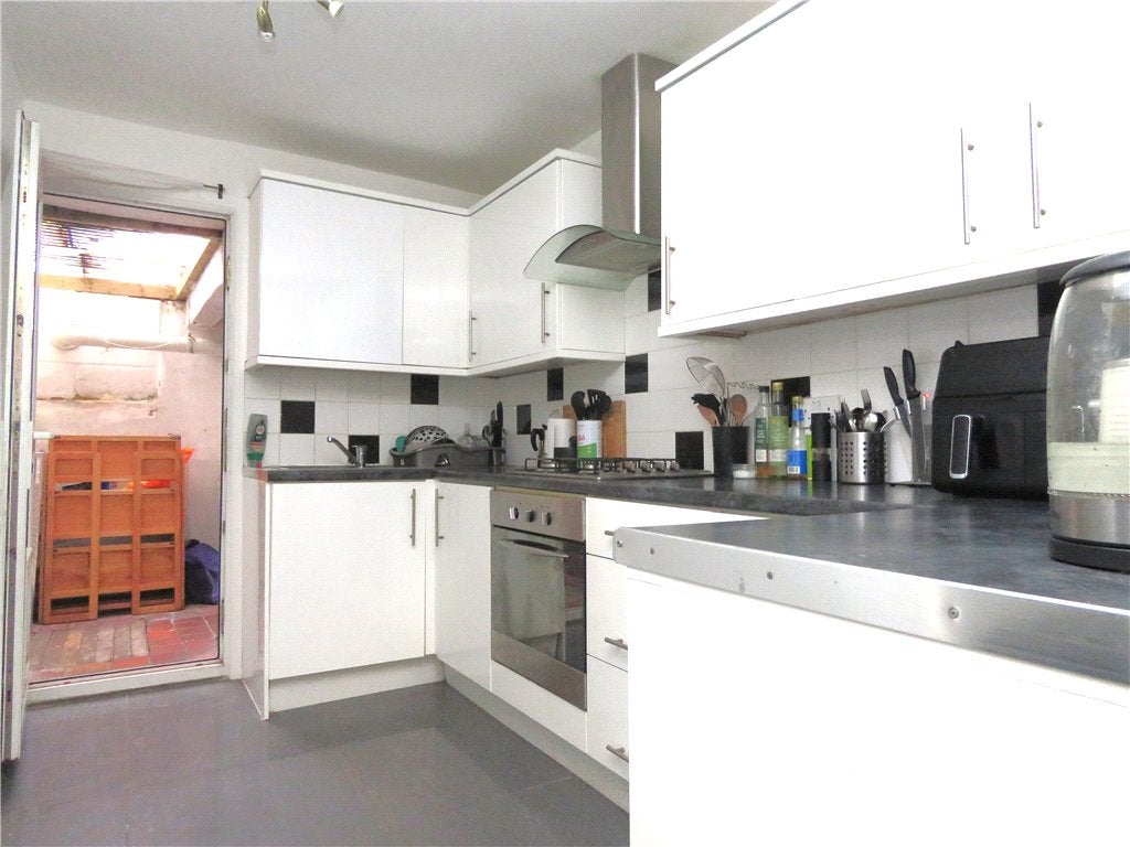 Flat Gateley Road in Greater London