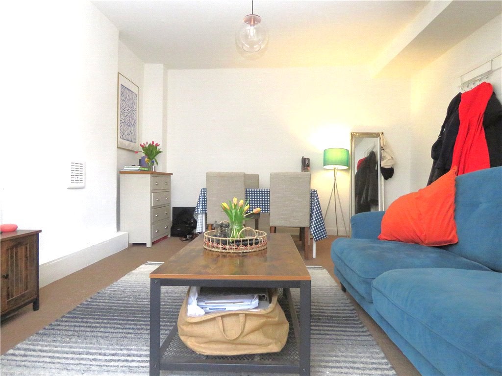 Flat Gateley Road in Greater London