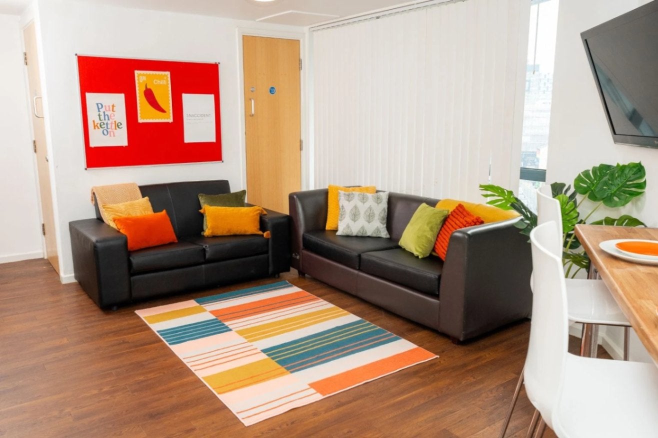 Flat Byrom Street in Liverpool
