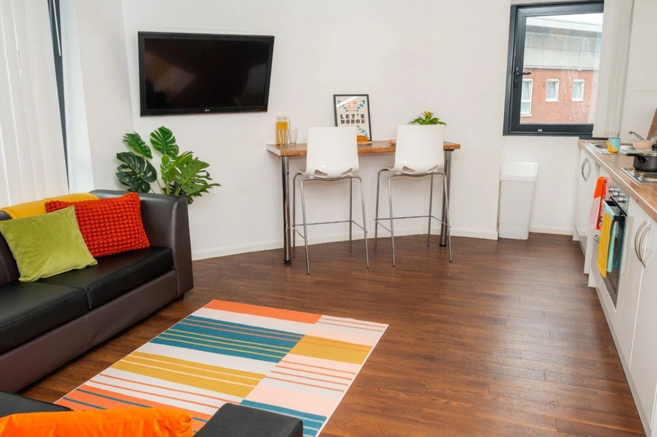 Flat Byrom Street in Liverpool