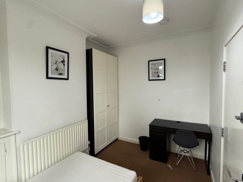 Room Beeston Road in Nottingham