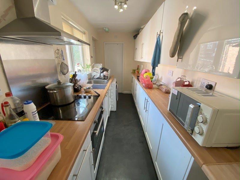 Room Beeston Road in Nottingham