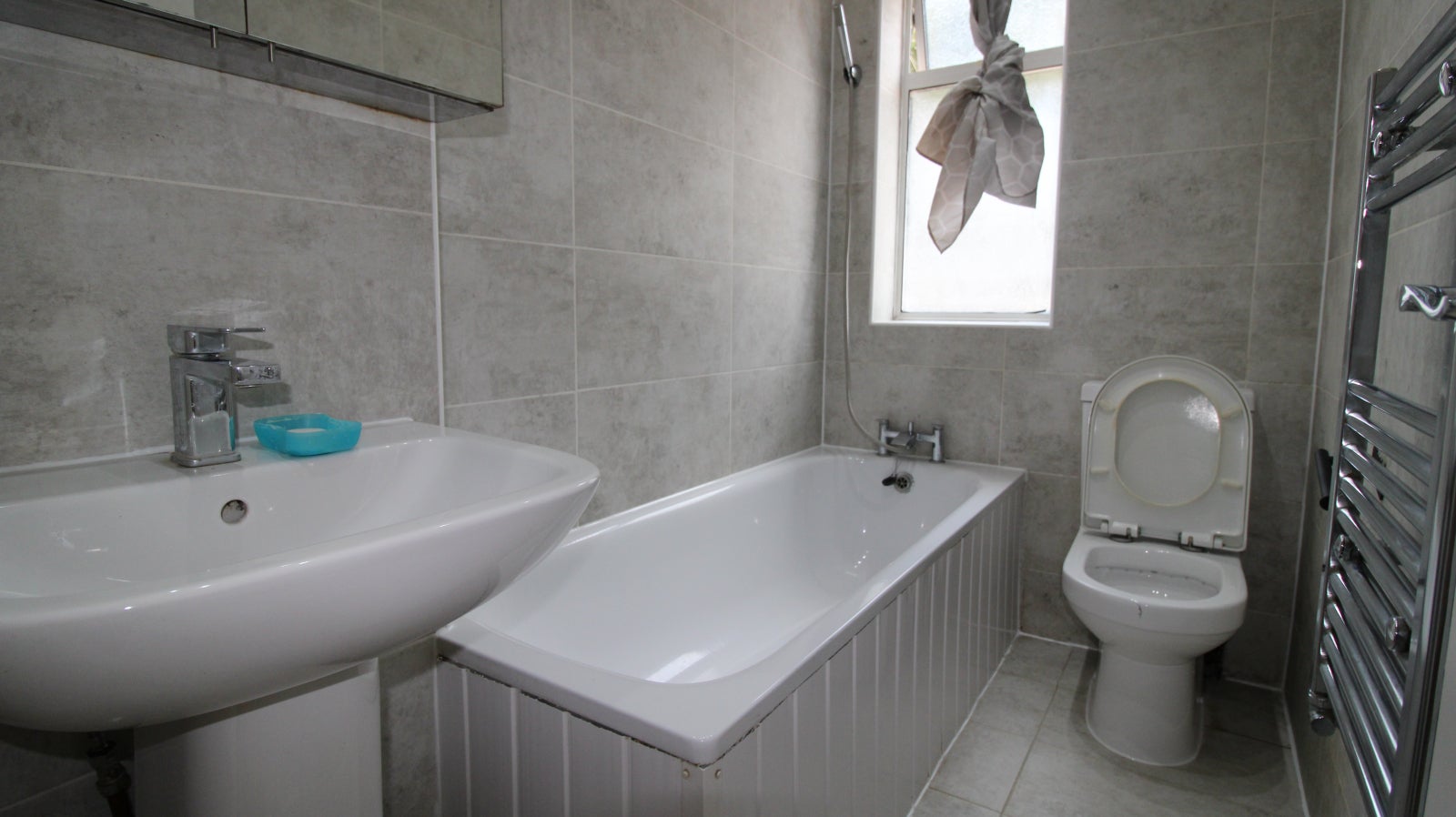 Flat Livingstone Road in Greater London