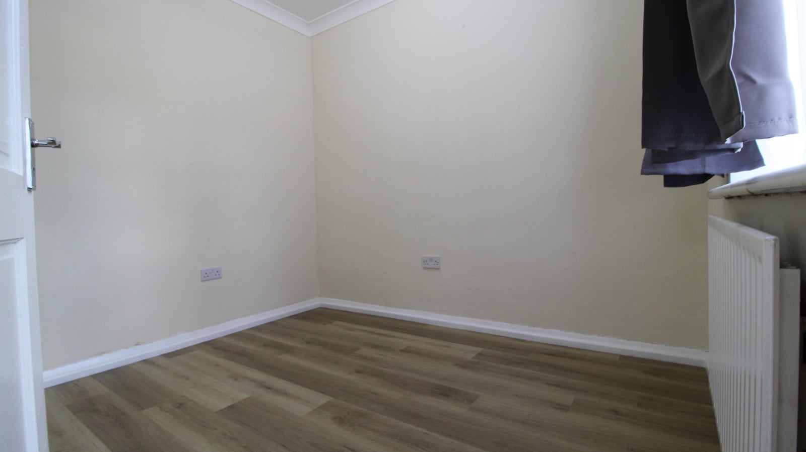 Flat Livingstone Road in Greater London