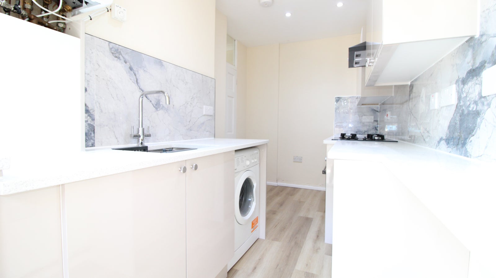 Flat Livingstone Road in Greater London