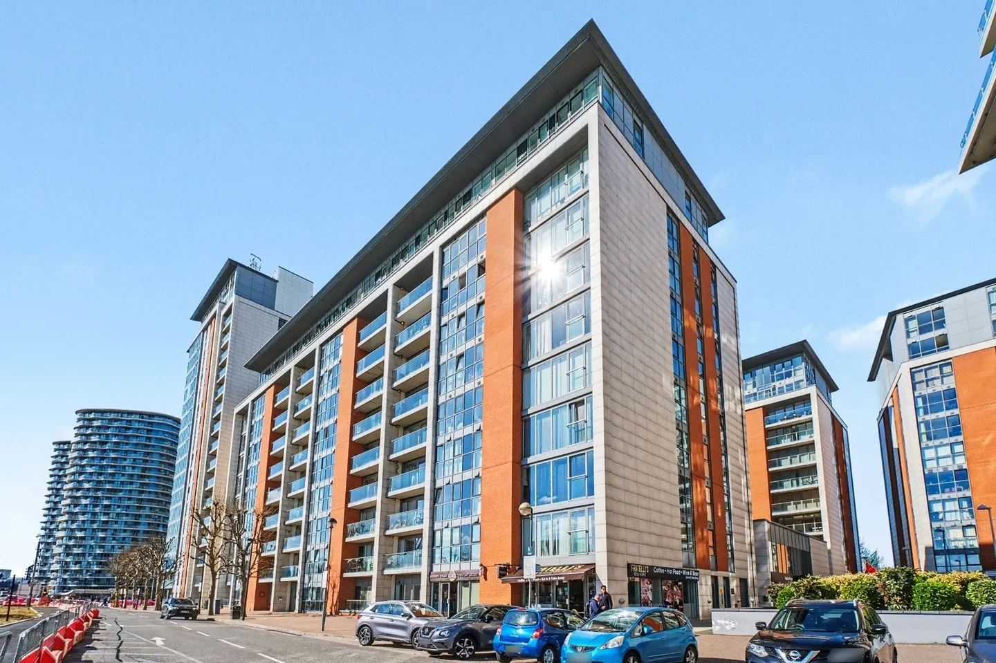 Flat Western Gateway in Greater London
