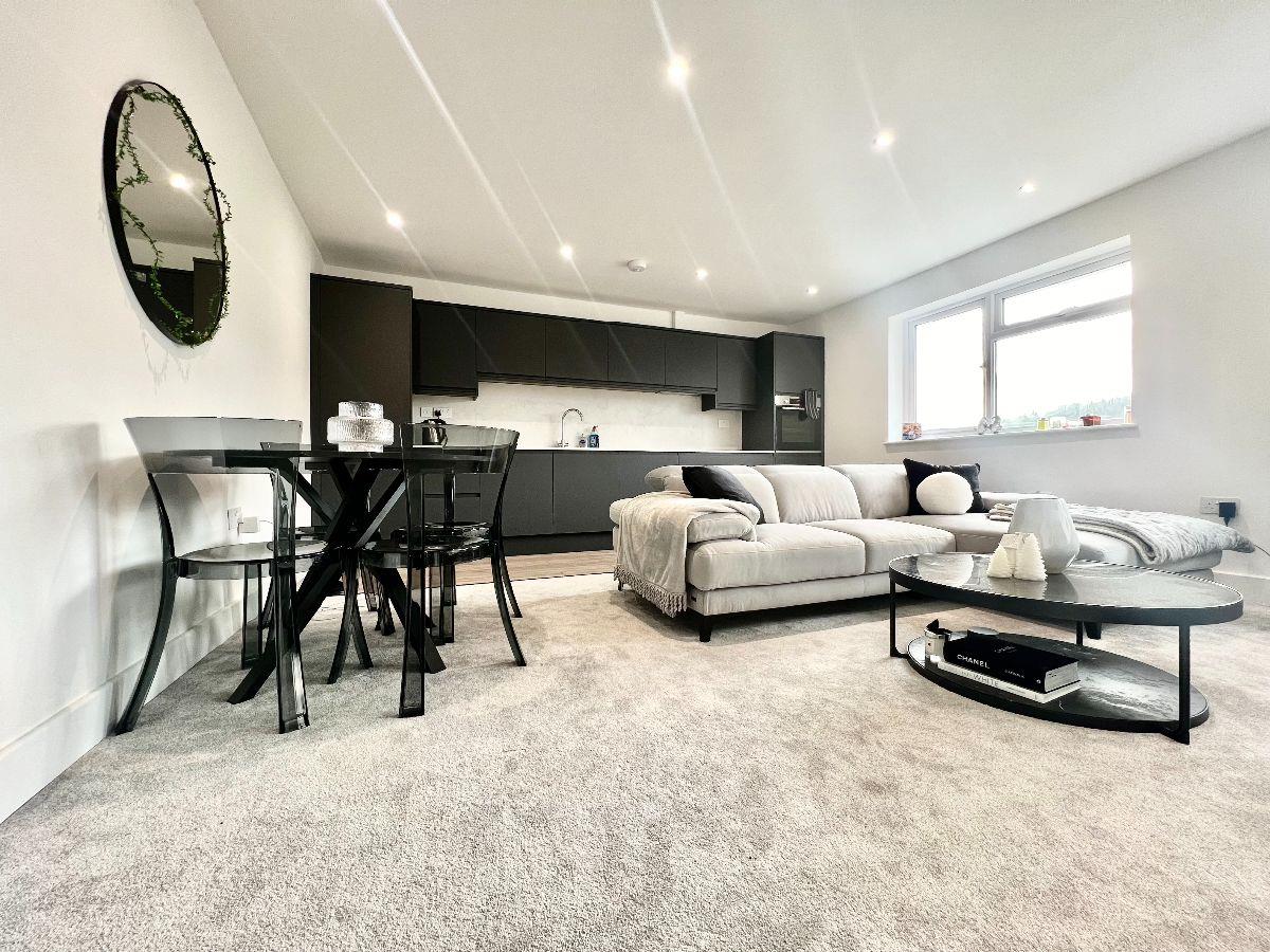 Flat Godstone Road in Greater London