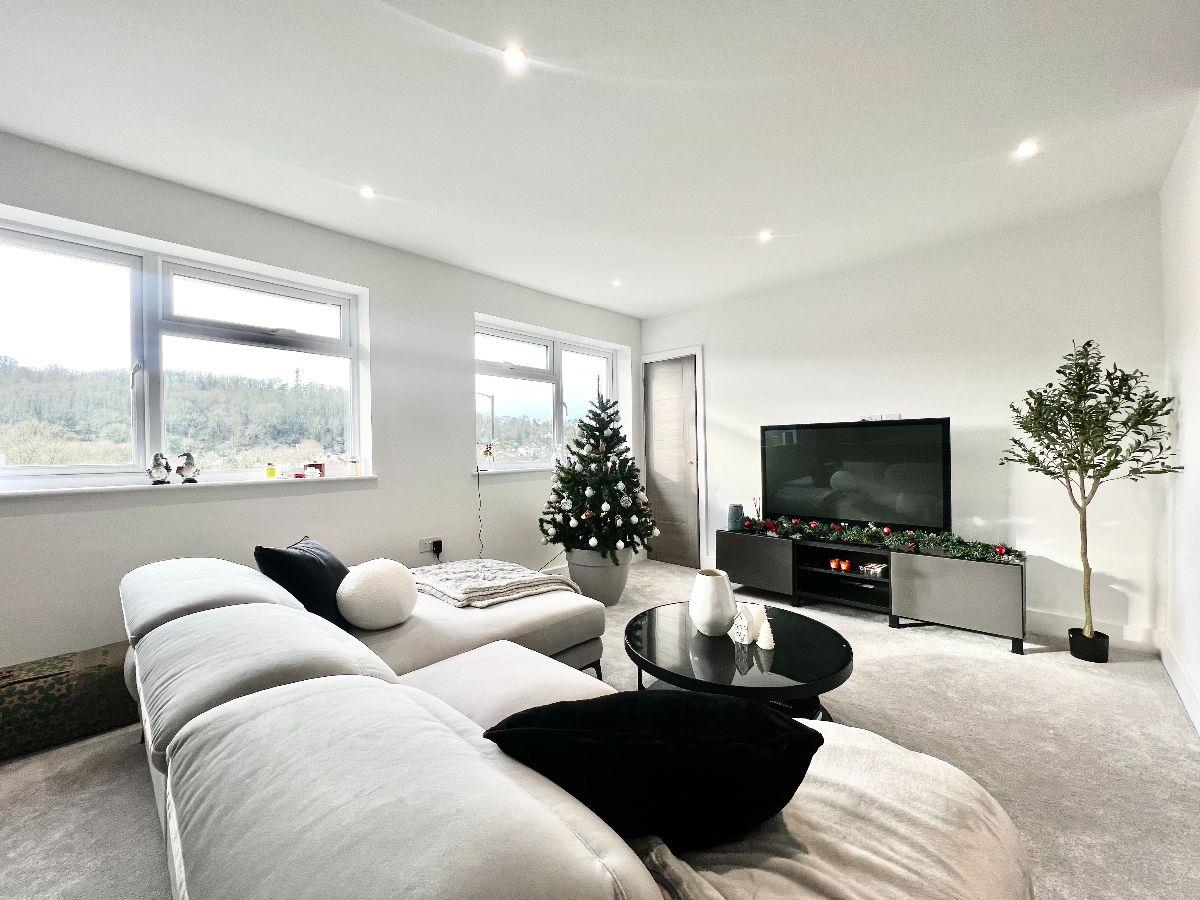 Flat Godstone Road in Greater London