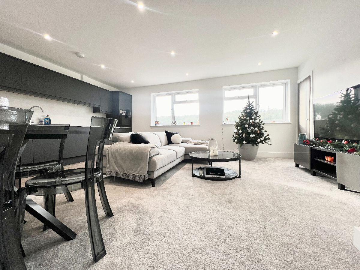 Flat Godstone Road in Greater London