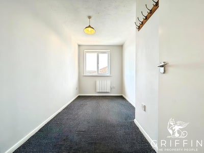 Flat Waterville Drive in Basildon
