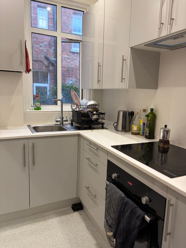 Room Cranhurst Road in Greater London