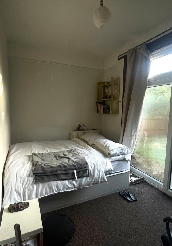 Room Cranhurst Road in Greater London