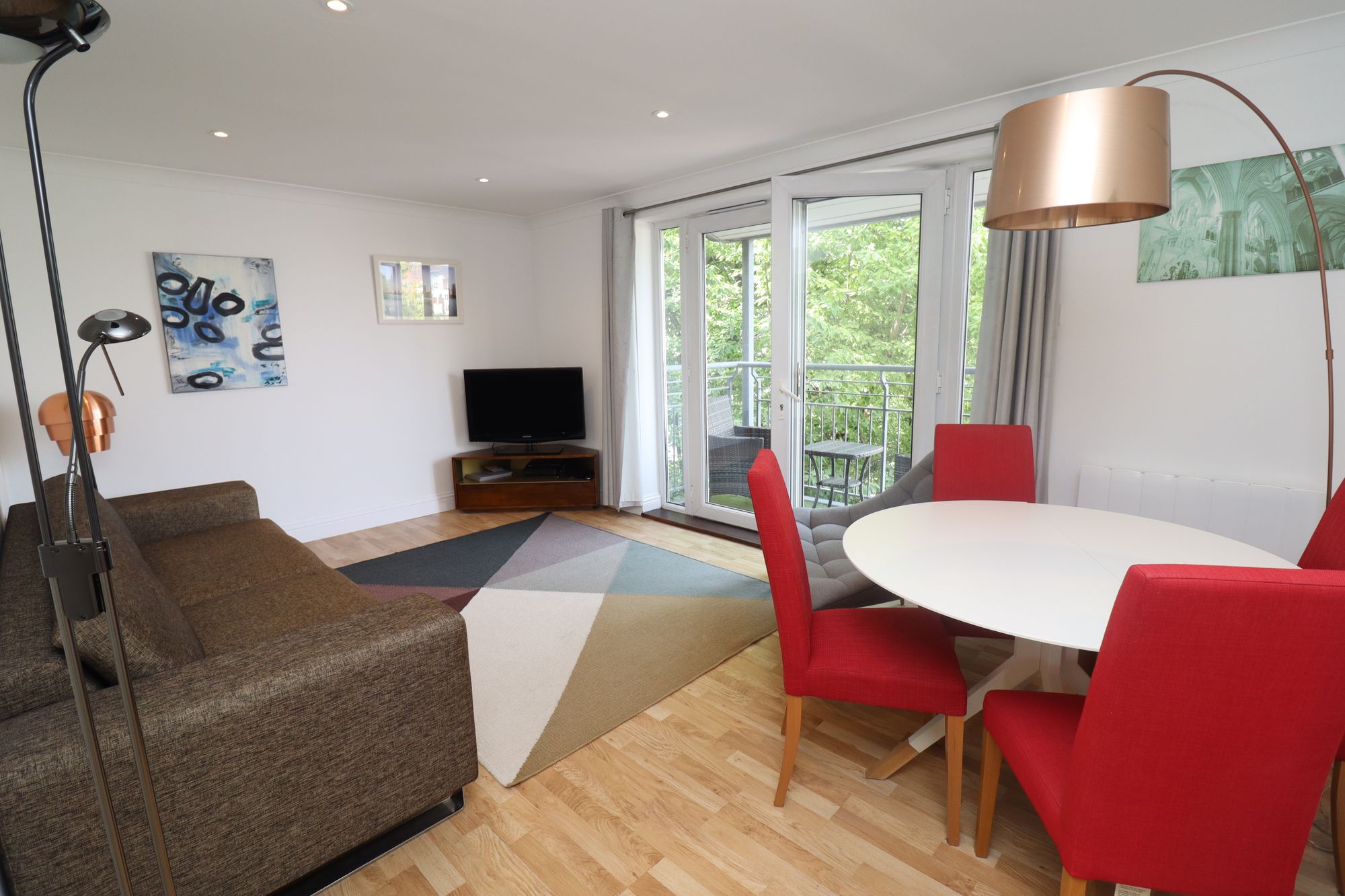 Flat Rainbow Quay in Greater London